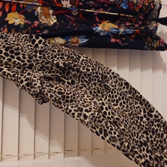 Chiffon puff sleeve blouse - Picture 2 of 3